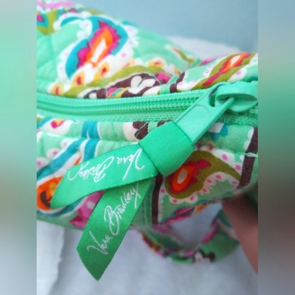 *RETIRED* Vera Bradley Crossbody Purse in Frutti Tutti Green and Pink Paisley - Picture 9 of 16
